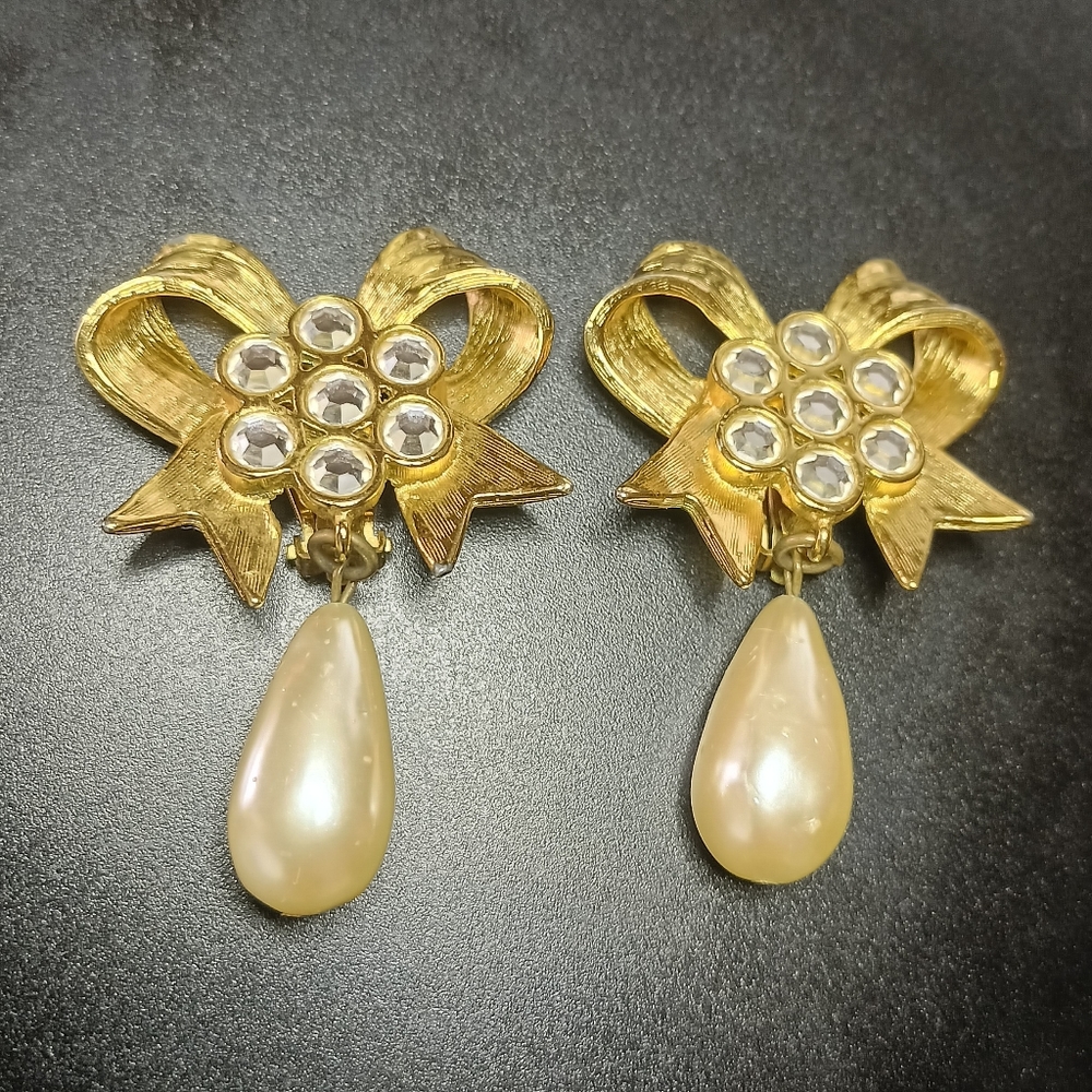 Vintage Coraline Made In USA Gold Pearl & Rhinestone Bow Clip Earrings "Rare!"